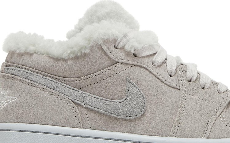 Кроссовки Wmns Air Jordan 1 Low SE Sherpa Fleece, серый — фото 2