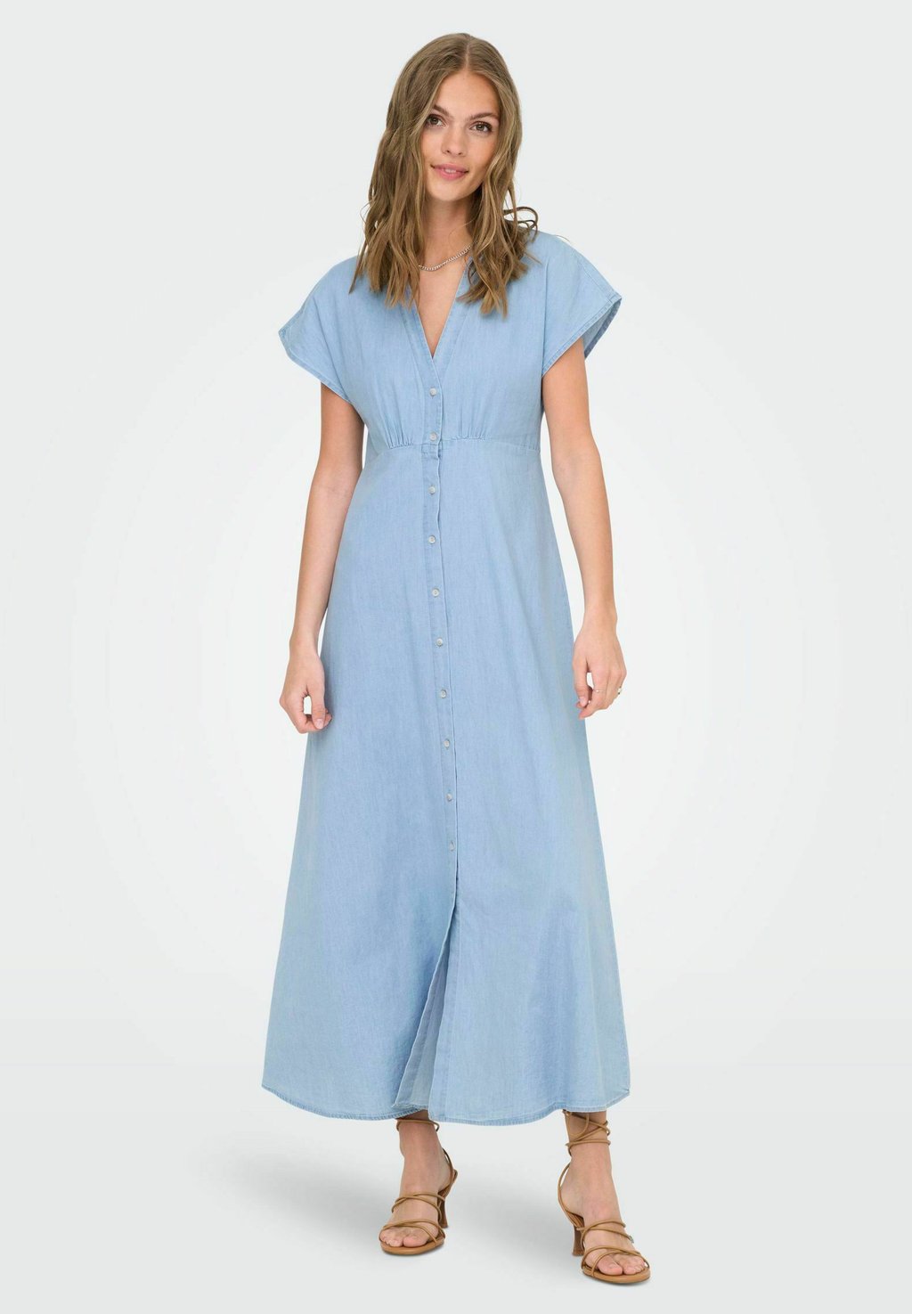 

Джинсовое платье ONLNOVA MOLLIE LONG - Maxi dress ONLY, цвет Light Blue Denim