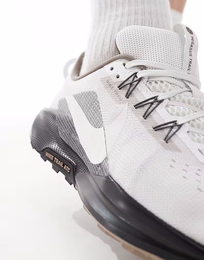 Кроссовки Nike Running ReactX Pegasus Trail 5 белого и черного цветов — фото 3