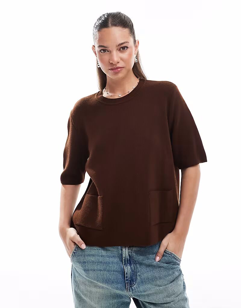 

Трикотажная футболка ASOS DESIGN коричневого цвета с накладными карманами