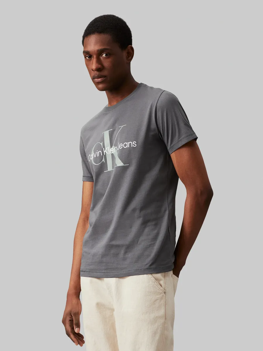 

Футболка Calvin Klein Jeans "SEASONAL MONOLOGO TEE" с крупным принтом-логотипом, серый