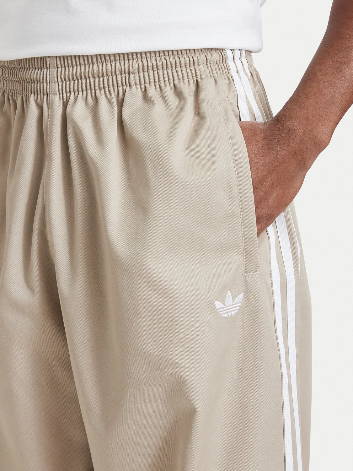 Мужские спортивные брюки свободного кроя Adicolor Sst Cotton Twill Trousers Adidas, бежевый — фото 4