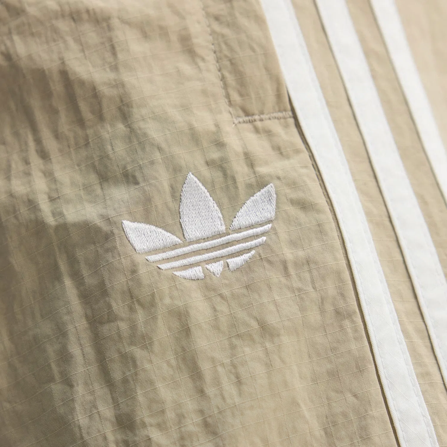 Мужские брюки-карго свободного кроя Adicolor Classics 3-Stripes Cargo Adidas Originals, хаки — фото 3