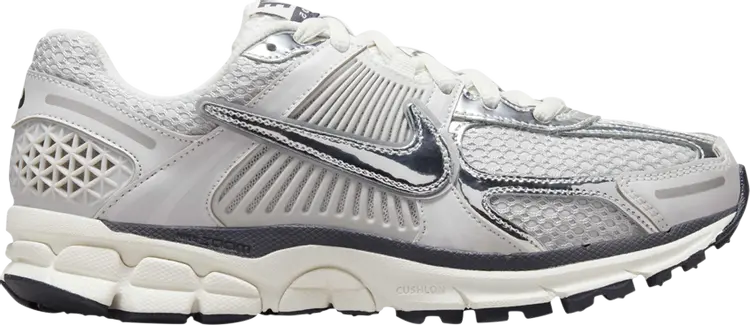 

Кроссовки Nike Wmns Air Zoom Vomero 5 'Photon Dust Metallic Silver', серебряный, Серебристый, Кроссовки Nike Wmns Air Zoom Vomero 5 'Photon Dust Metallic Silver', серебряный