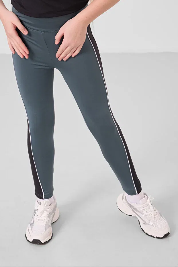 Детские леггинсы для девочек с принтом Black-Forest green o neck side stripe detailed standard fit performance girl's tights suit Tommy Life, Black/Forest Green — фото 3