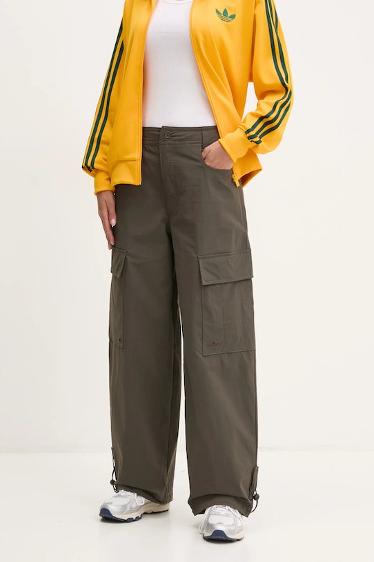 

Брюки Essential Adidas Originals, зеленый