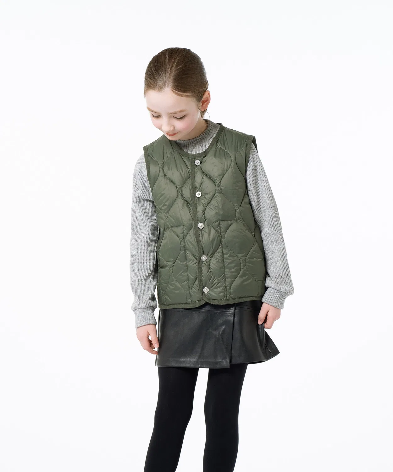Детский жилет с утеплителем из пуха, с кнопками, модель Military Crewneck Button Down Vest TAION, Olive