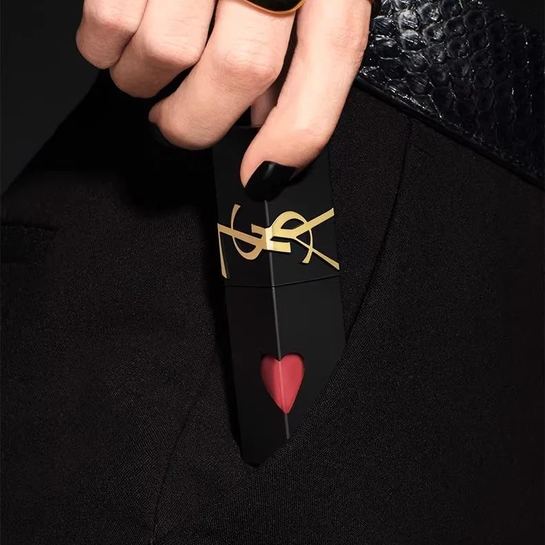 Женская жидкая помада с бархатистым матовым финишем, модель Collision Logo, Yves Saint Laurent, #237 Caramel Dusk — фото 3