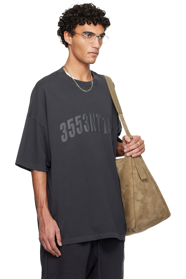 Fear Of God Essentials Серая праздничная футболка «Лос-Анджелес» в стиле 90-х — фото 2