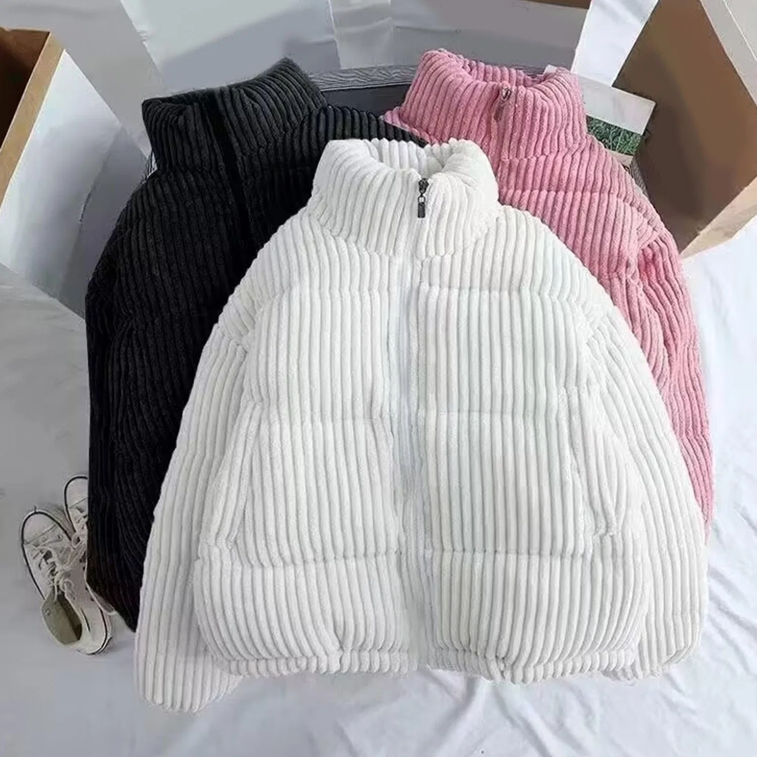 Женская куртка-бомбер стеганая из вельвета с молнией, Bianco — фото 4