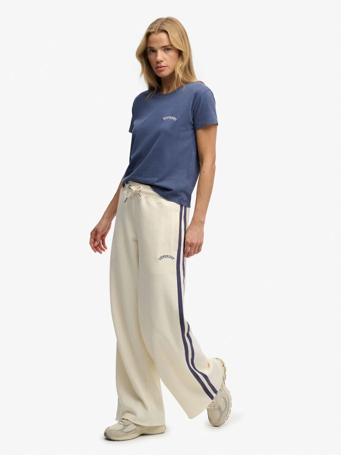 Джоггеры прямого кроя Athletic Essentials Logo Superdry, белый