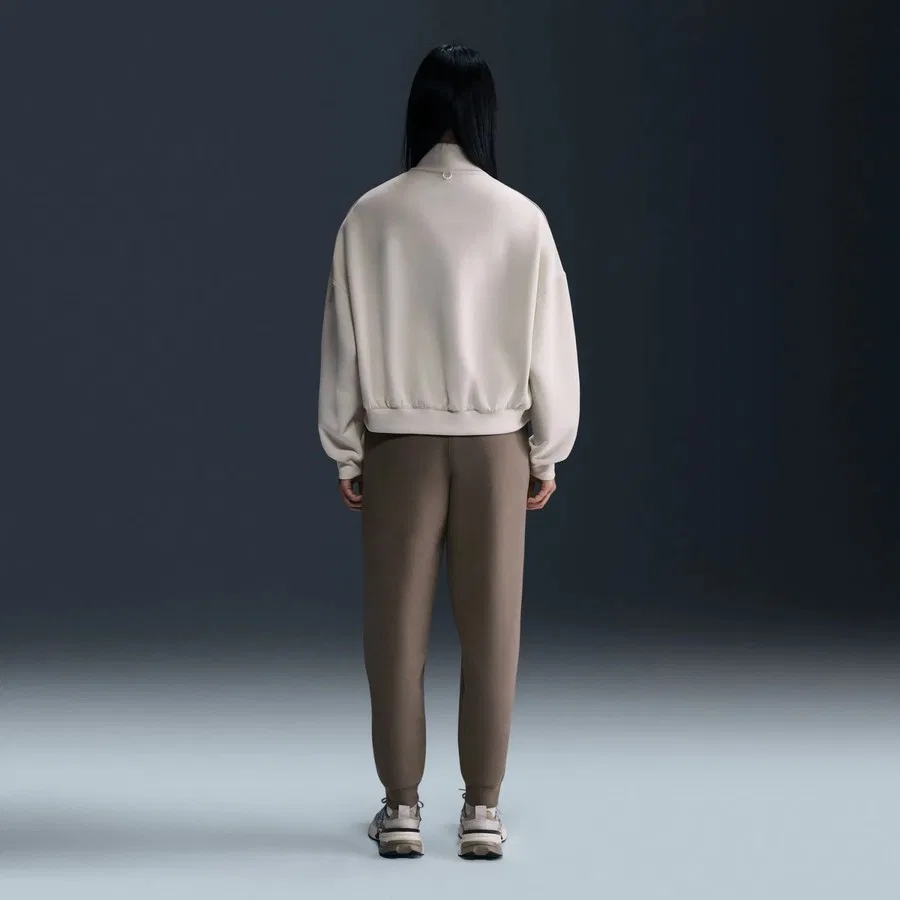 Женский свитшот оверсайз с полузастежкой-молнией 24.7 ImpossiblySoft Dri-FIT HZ Nike, Бежевый — фото 3