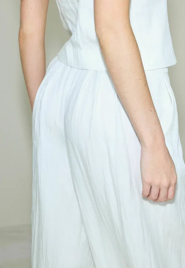 Брюки из лиоцелла Tall fit superwide pleated trousers Next, белый — фото 3