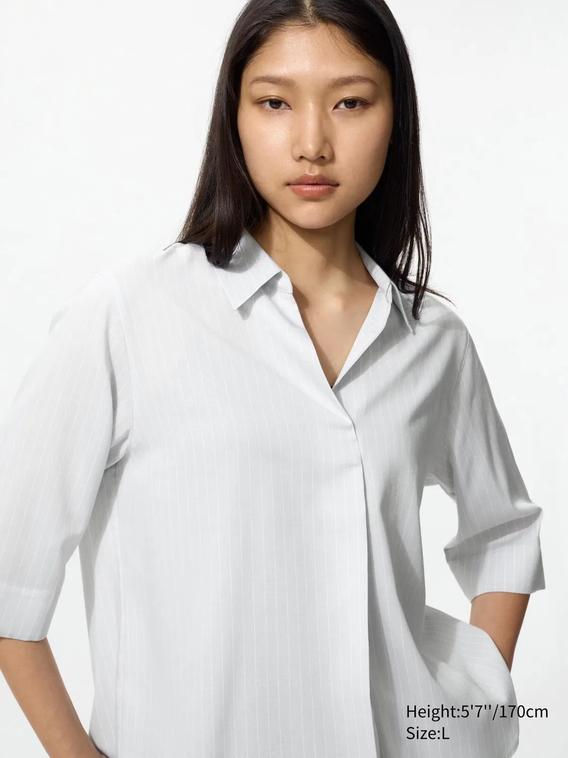 Блузка Uniqlo, со стойким воротником и рукавом ¾, в полоску, светло-серая