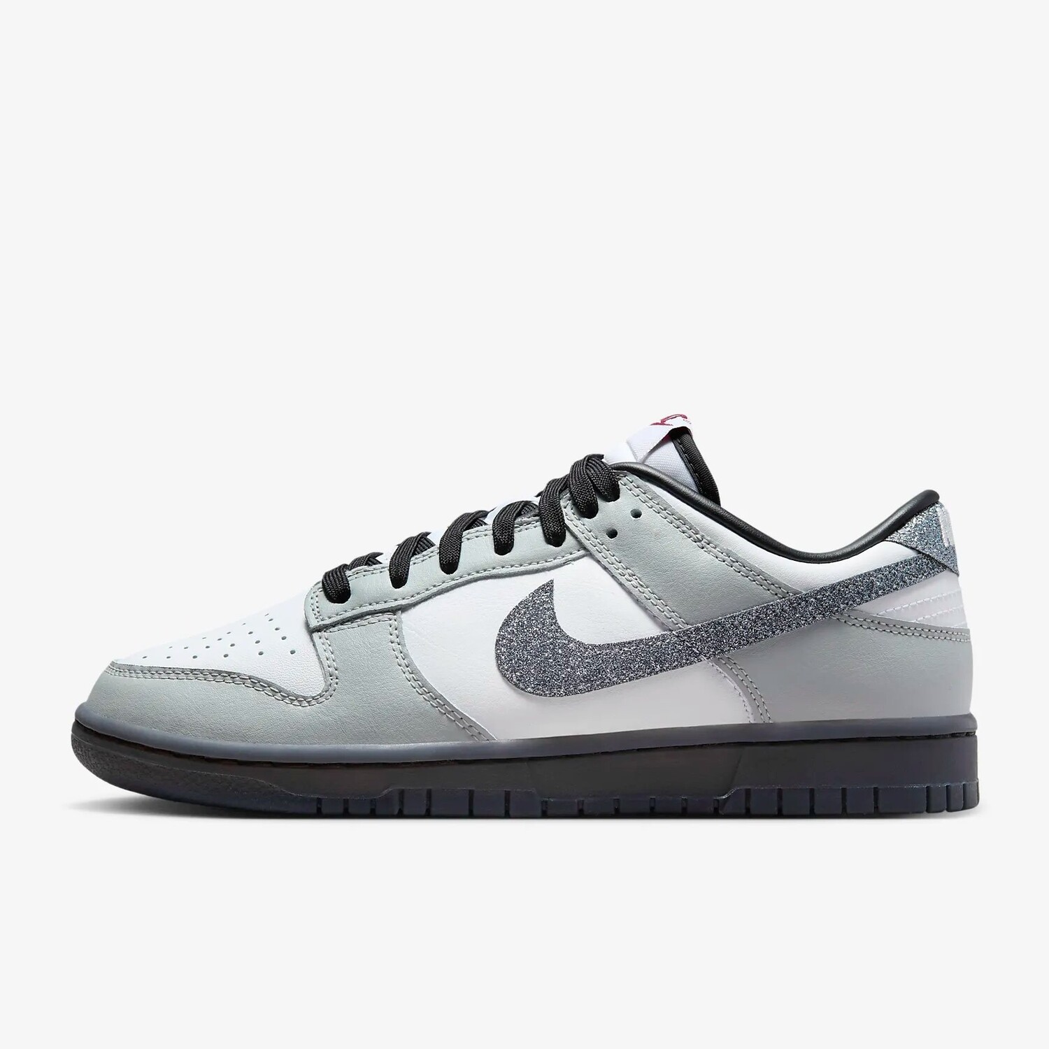 Кроссовки Nike Dunk Low LX для женщин