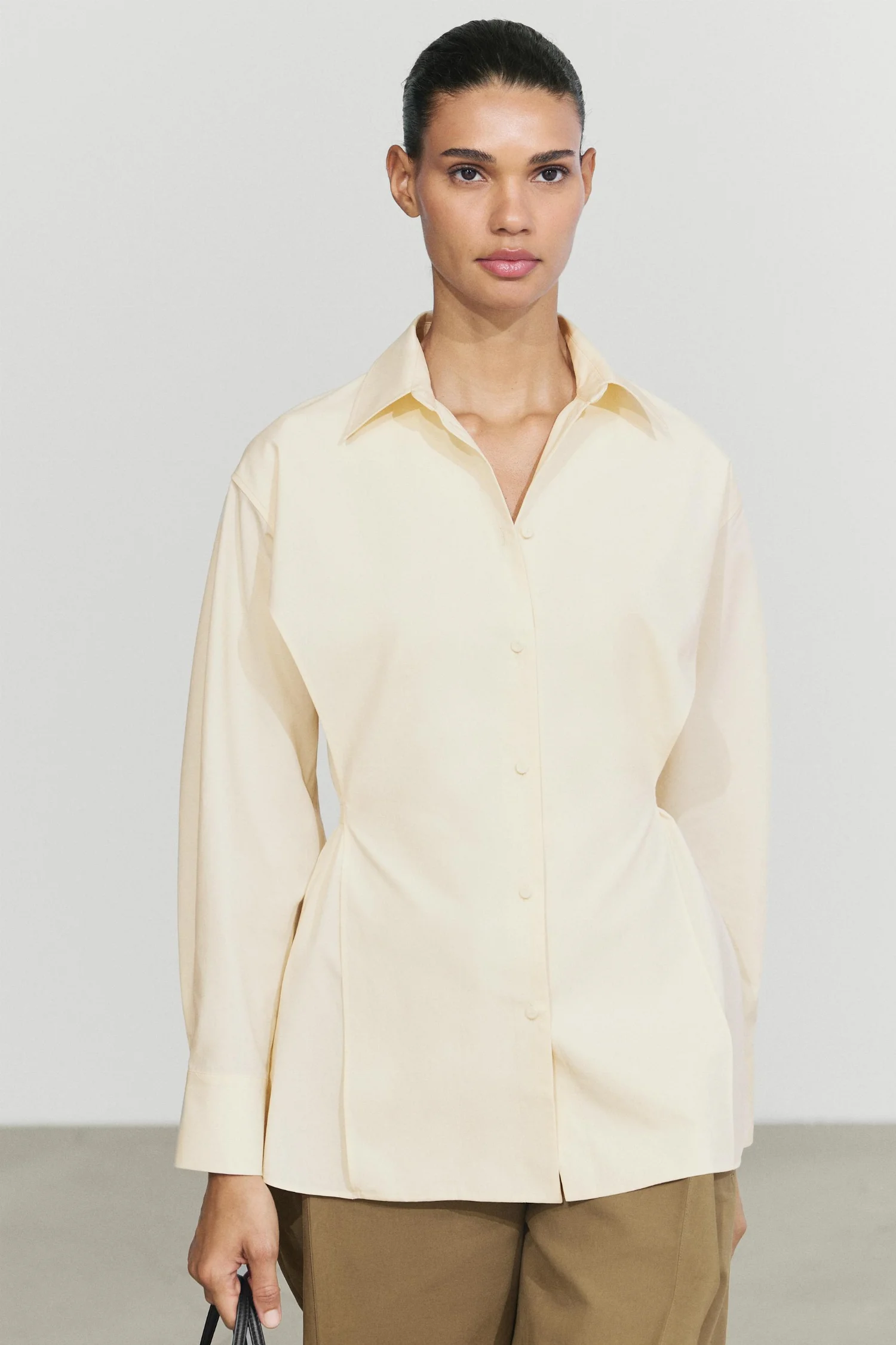 Струящаяся хлопчатобумажная рубашка с поясом Massimo Dutti, кремовый — фото 3