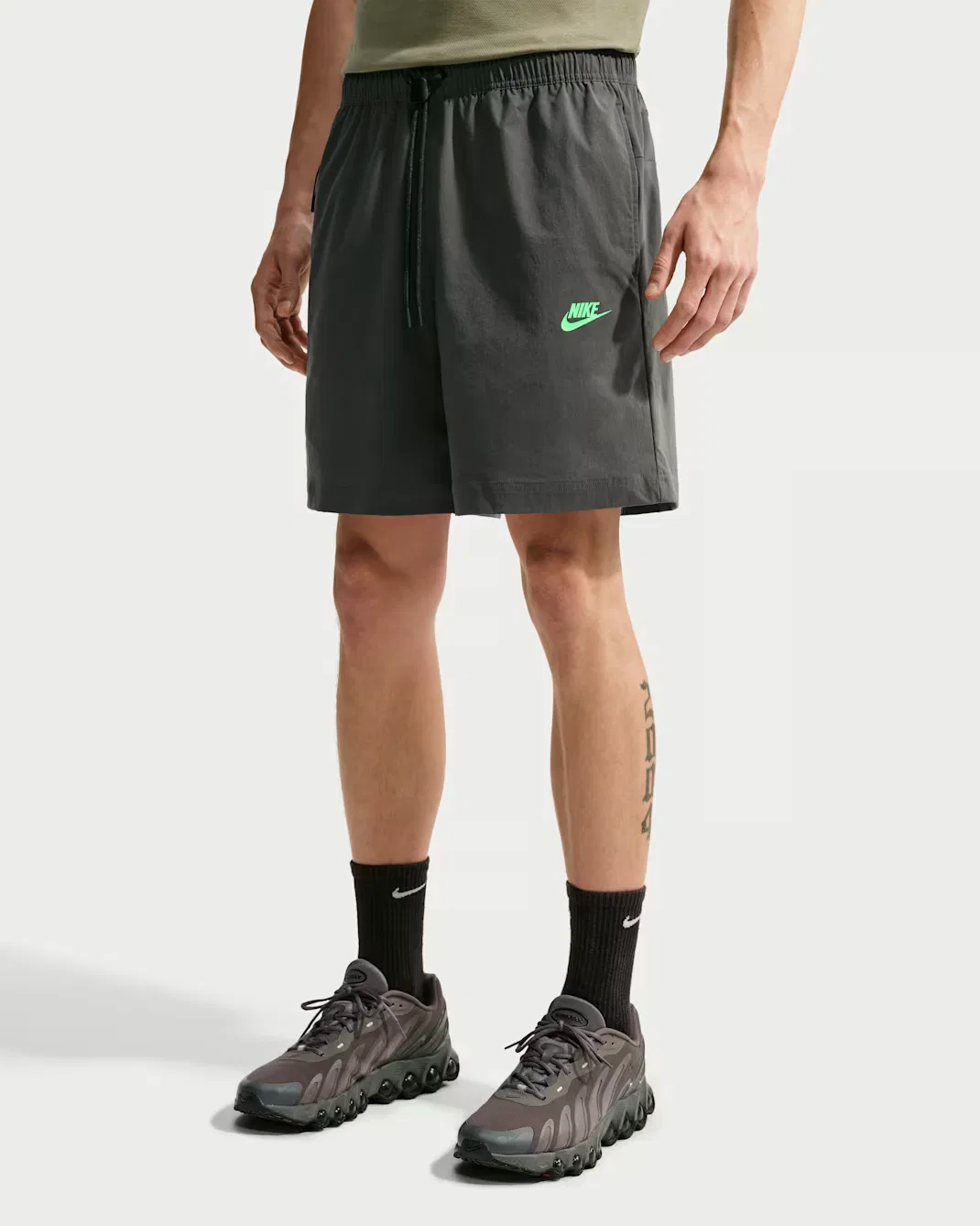Мужские тканые шорты Nike Tech, Newsprint/Illusion Green — фото 2