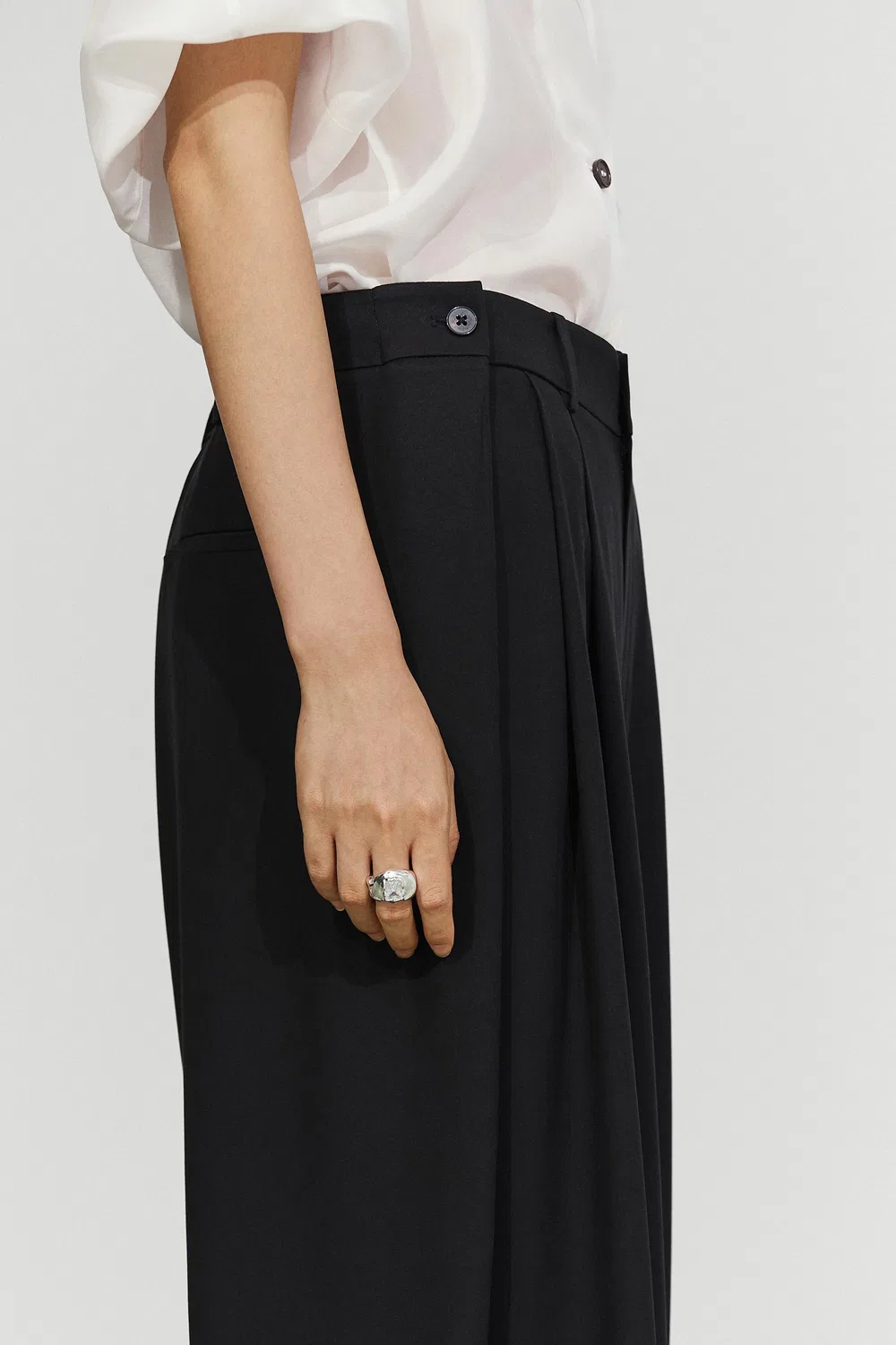 Брюки Massimo Dutti, плиссированные, с завязками и поясом, черный — фото 3