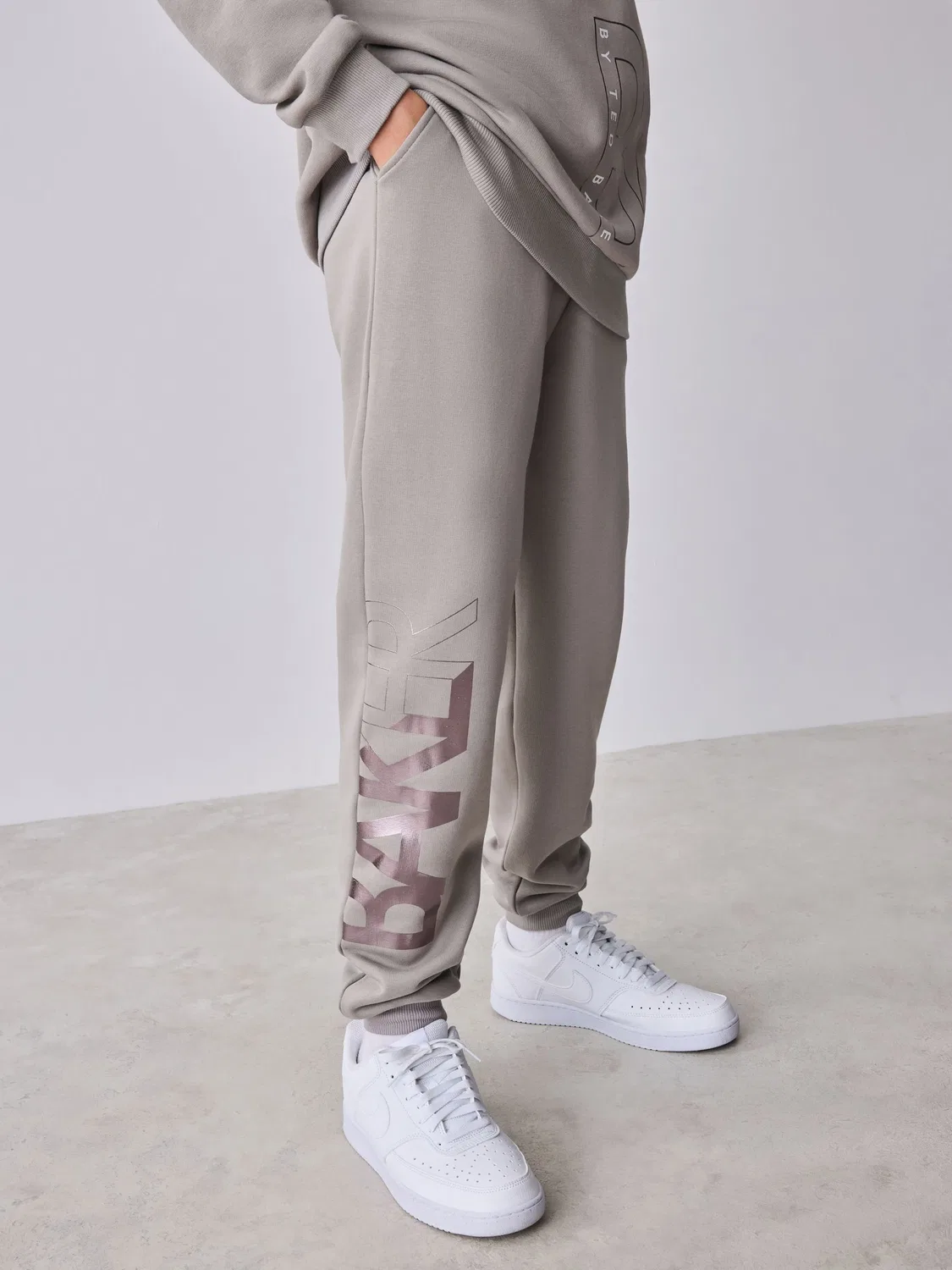 Комплект из свитшота и джоггеров, Oversized Letter Graphic Print Baker by Ted Baker, угольный серый — фото 4