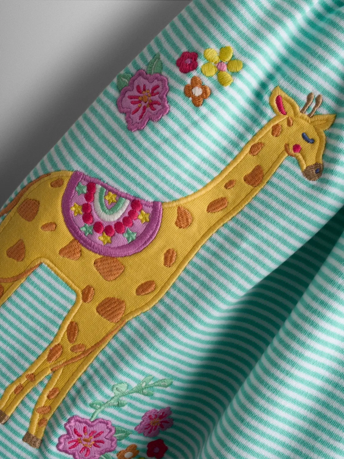 Платье с жирафом Green Giraffe Jojo Maman Bébé, зеленый — фото 3