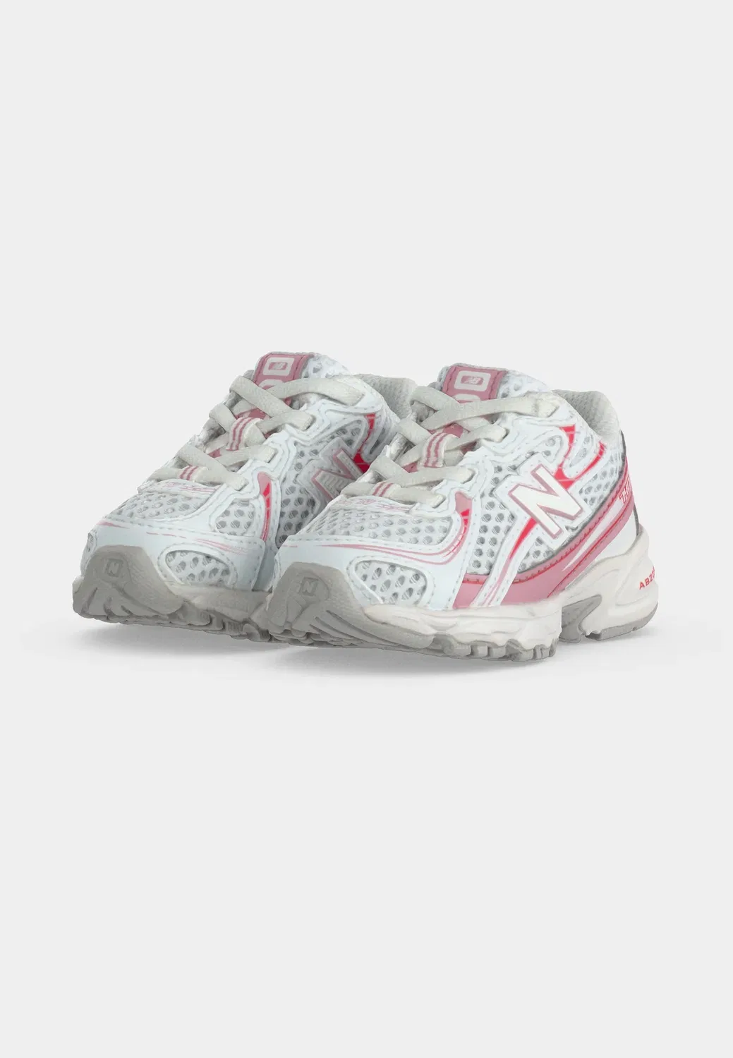 740 унисекс - детская обувь New Balance, White/Pink Taffy/Team Red/Earth Pink Tint — фото 3