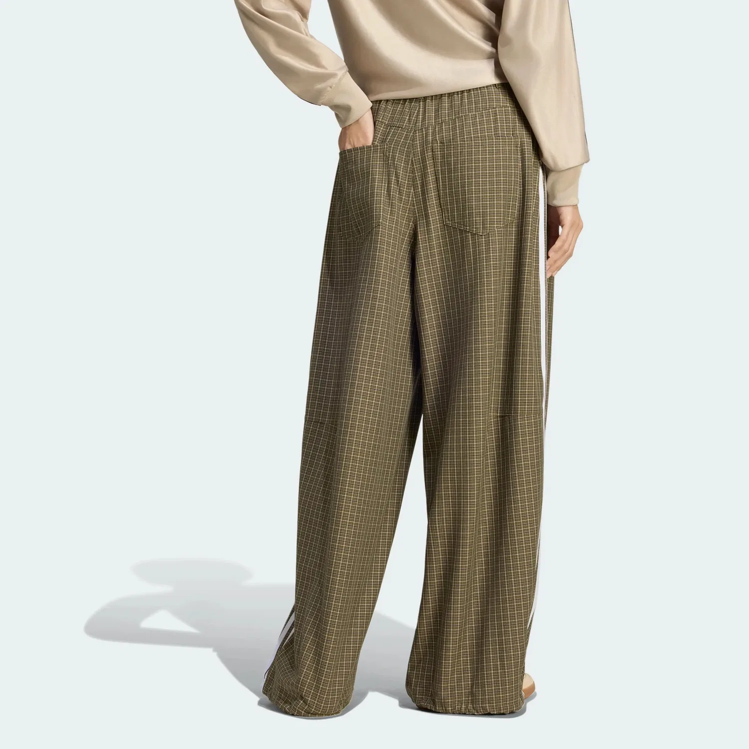 Женские спортивные штаны свободного кроя Adidas Originals, Strata Olive Green/Miracle Brown/Aurora Brown — фото 4