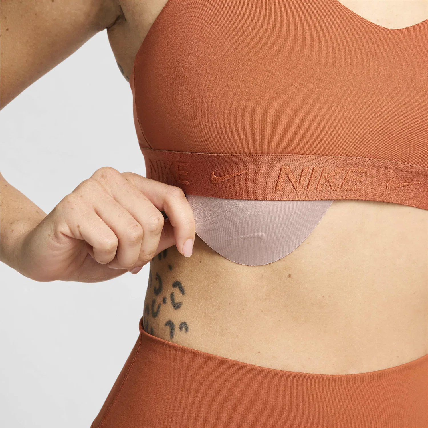 Женский спортивный бюстгальтер Nike Indy Light-Support, Orange — фото 3