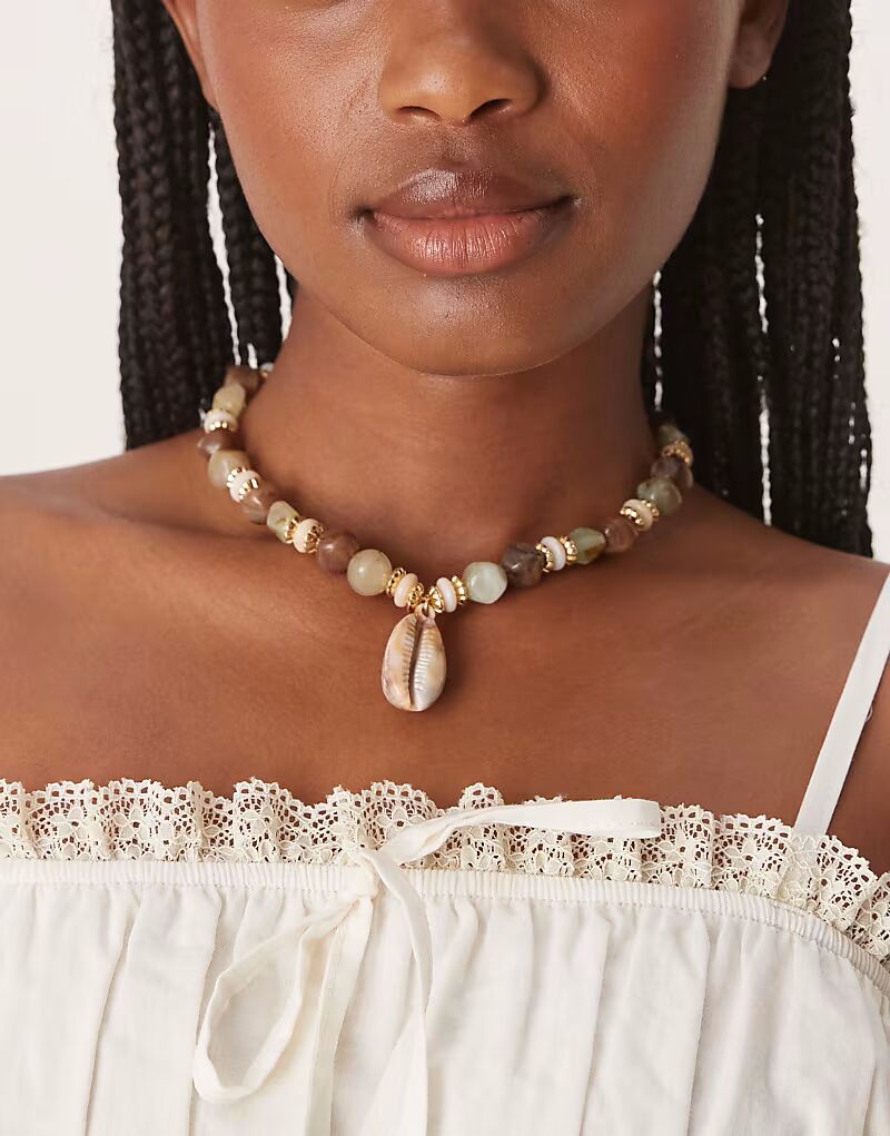 

Ожерелье из бисера с подвеской в виде искусственной ракушки зеленого и коричневого цветов Asos Design