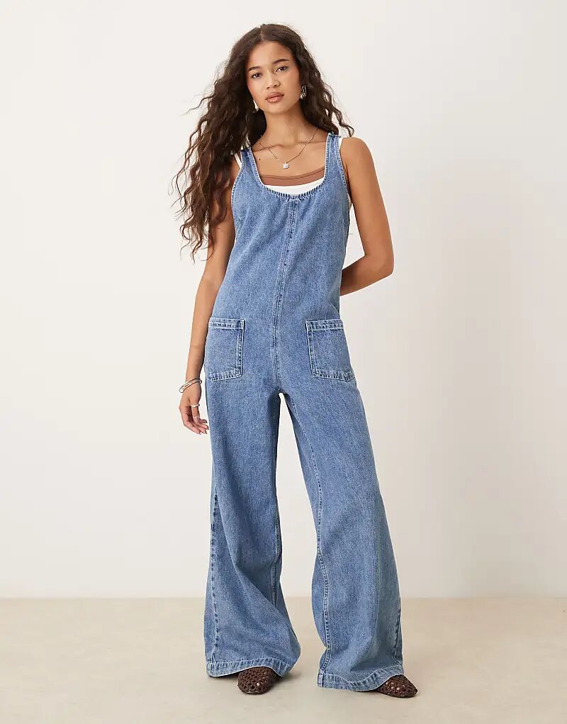 

Джинсовый комбинезон ASOS DESIGN с перекрещивающимися бретелями на спине, цвет средне-выбеленный