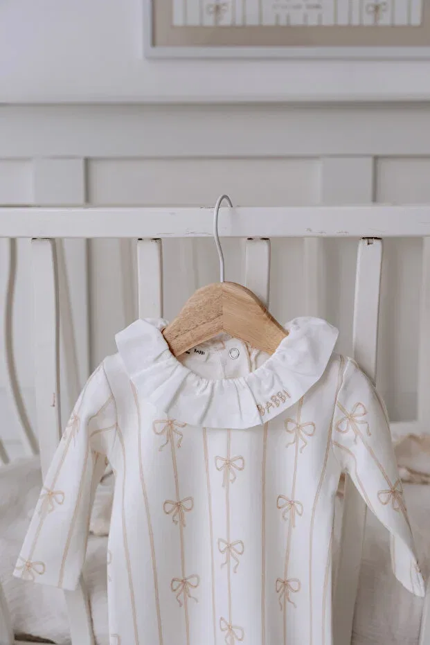 Детское боди-комбинезон для девочек хлопковый Atelier Babbi, Beige — фото 3