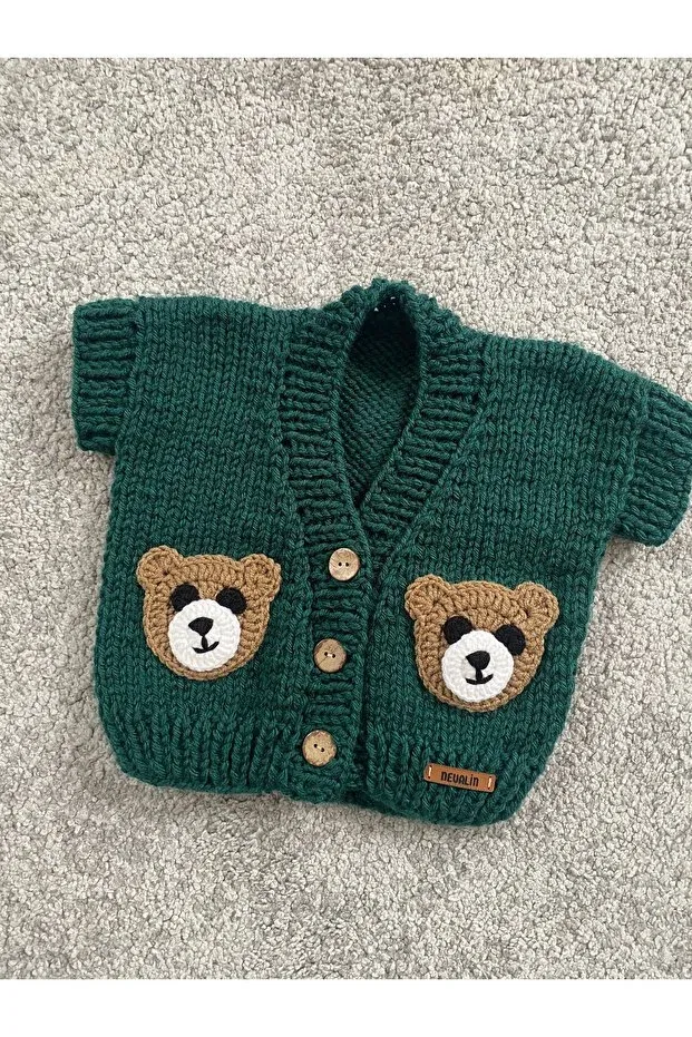 Детский кардиган для мальчиков с принтом Hand knitted boy's cardigan, vest, scarf, beanie set of 3 with cute teddy bear detail Nevalin, Green — фото 3