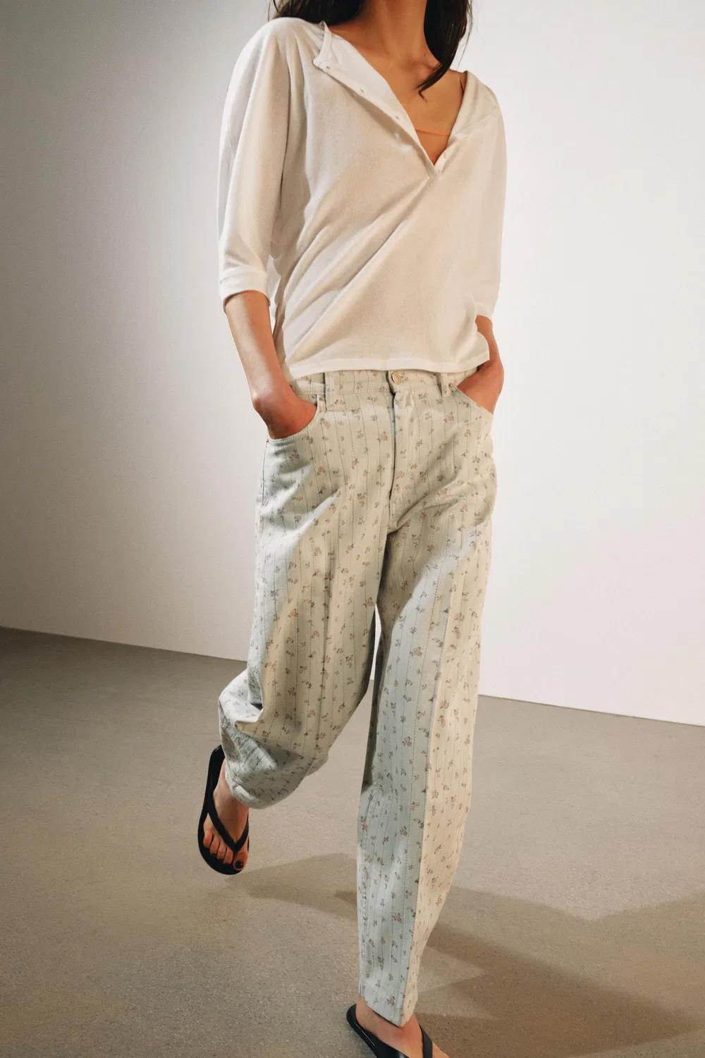 Джинсы с высокой талией и цветочным принтом из коллекции ZW. ZARA, Light blue