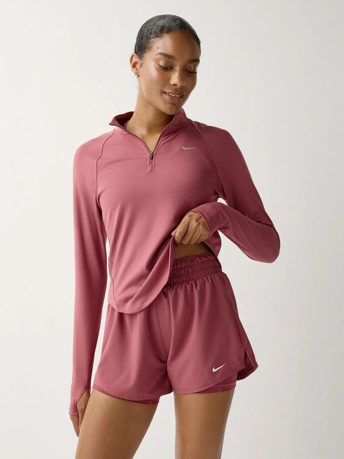 Шорты 2-в-1 с высокой талией Nike Pink Smoke One Dri-FIT, размер 3 дюйма — фото 3
