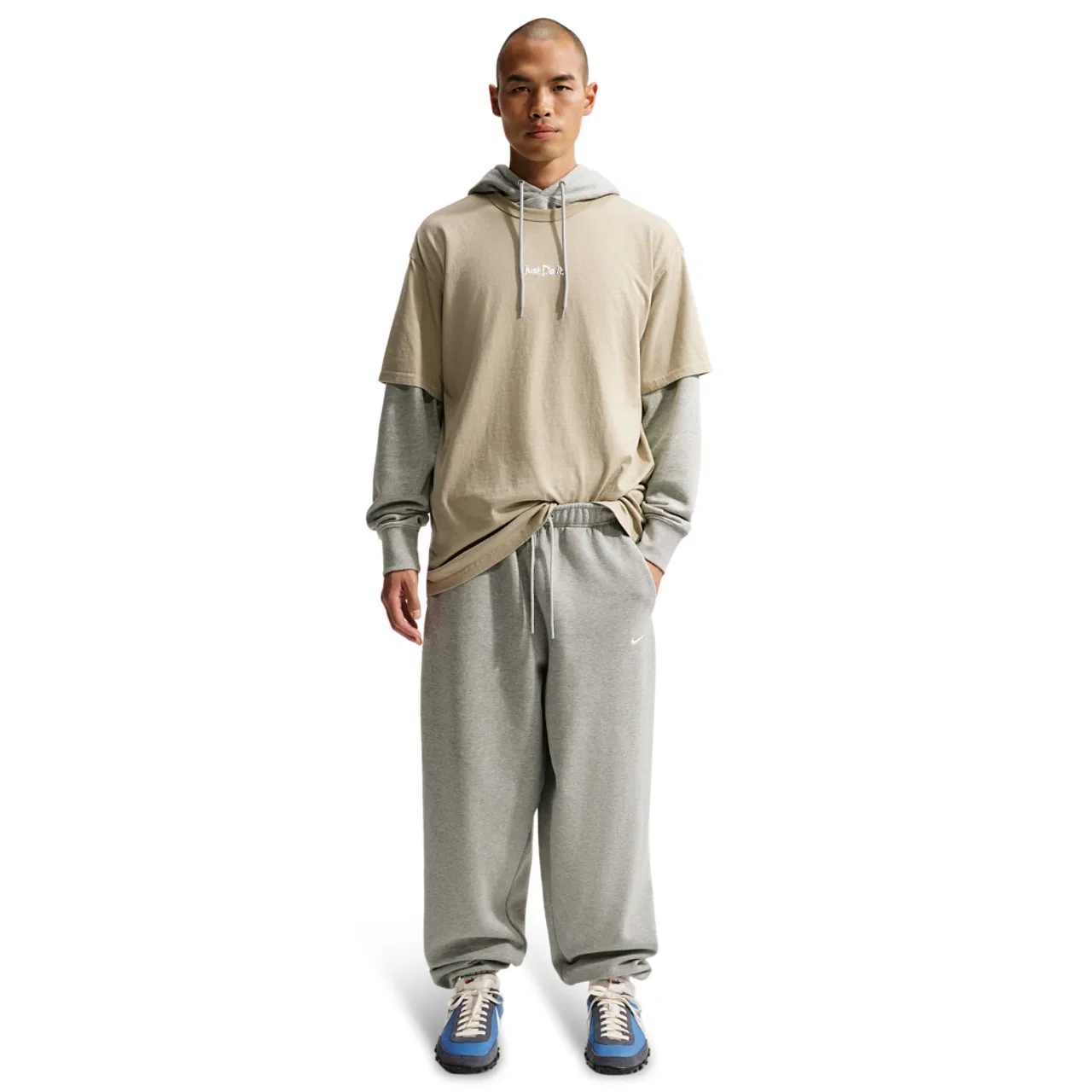Мужская футболка свободного кроя с предварительной стиркой Nike NSW Loose Pre Wash Essential T-Shirt, Desert Khaki — фото 3
