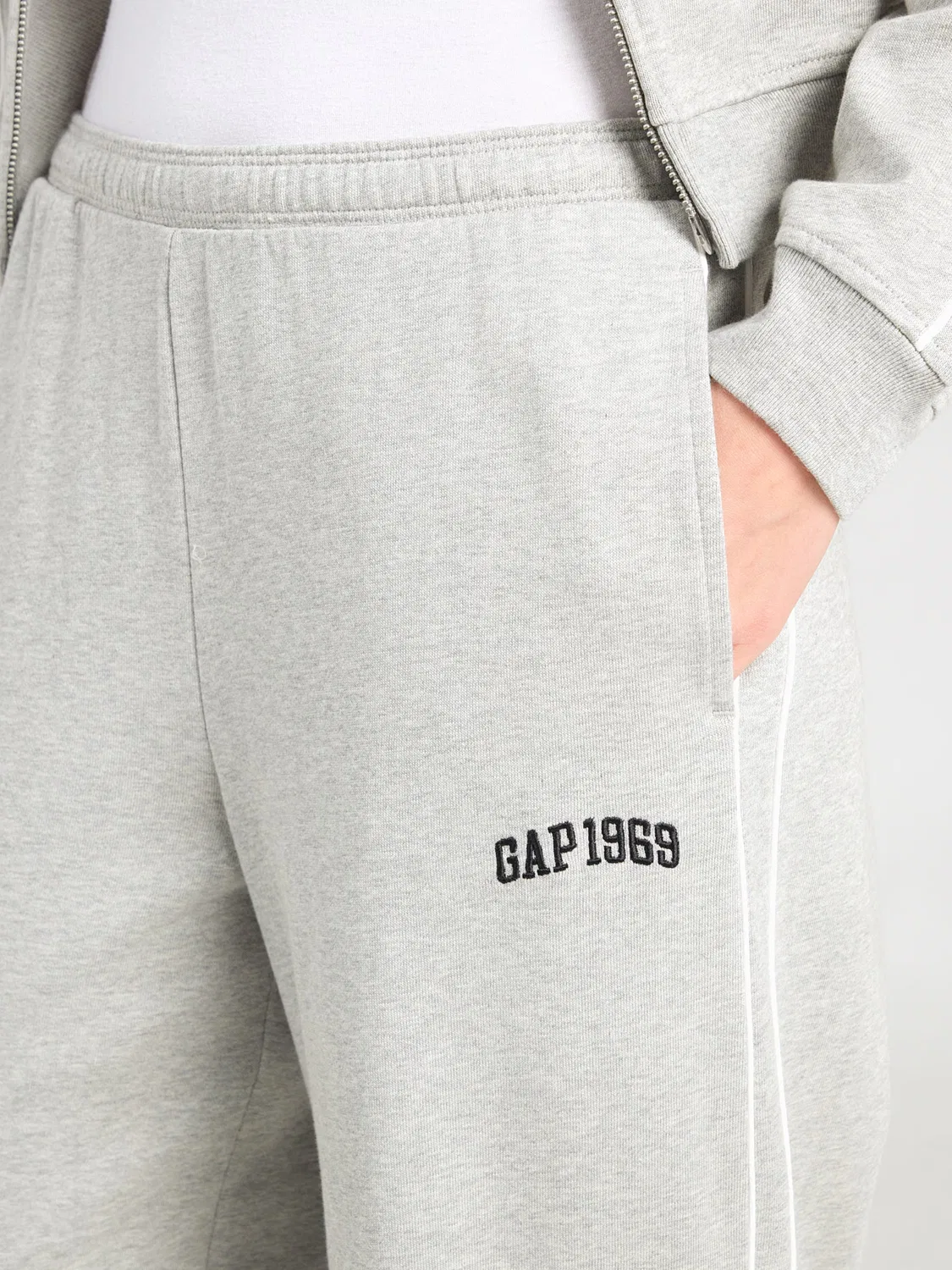 Широкие брюки Gap серого цвета — фото 2