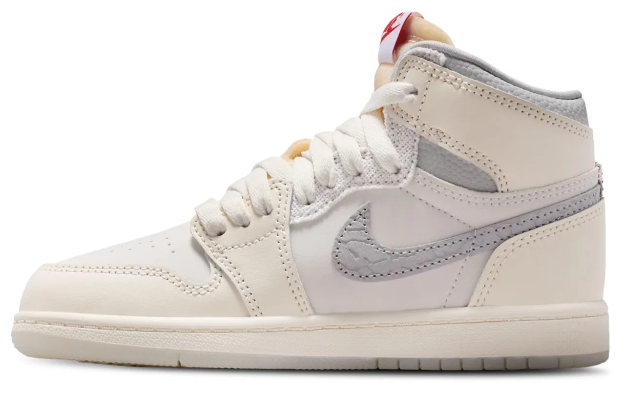 Кроссовки для мальчиков Retro 1 High Jordan, цвет Pale Ivory/University Red/Pale Ivory — фото 2
