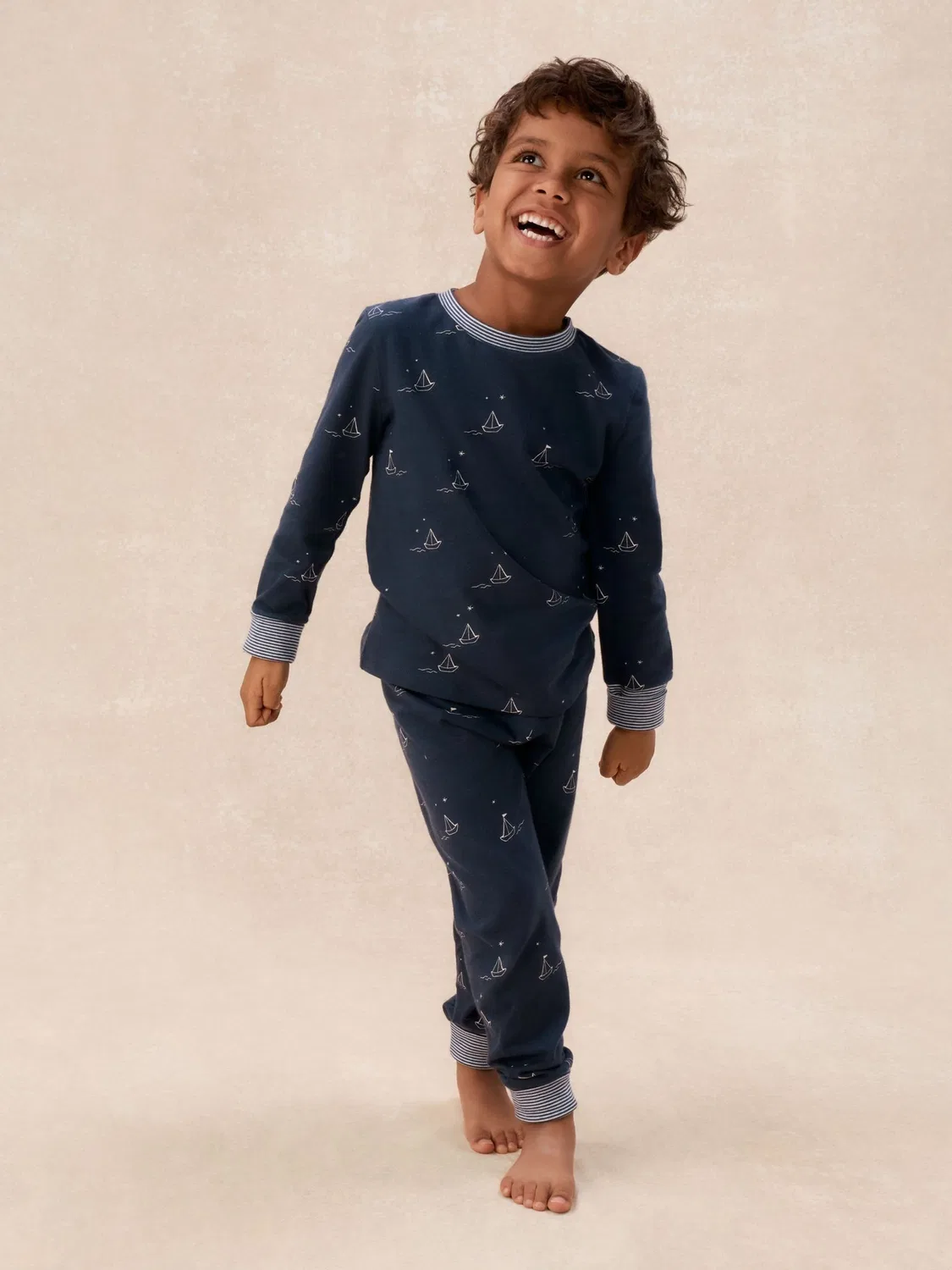 Пижама slim-fit с светящимся принтом Paper Boats The White Company, синий