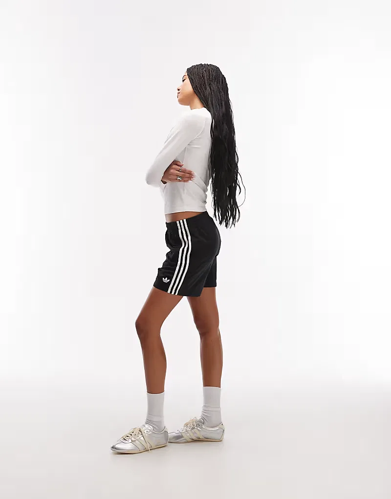 Шорты Adidas Originals Firebird в черно-белом цвете
