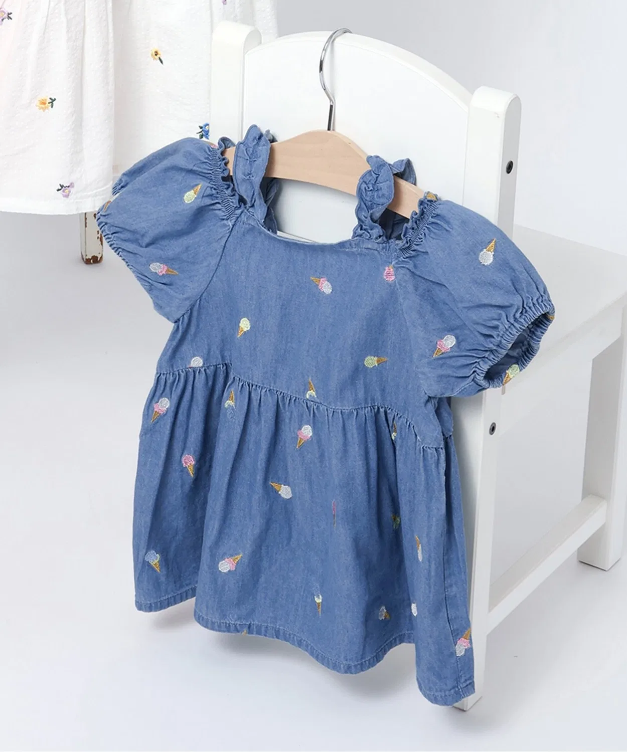 Детская туника для девочек с длинным рукавоми вышивкой, модель Assort Embroidery, apres les cours, Indigo Blue