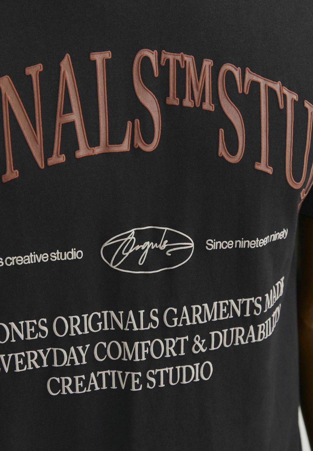 

Футболка с принтом Jack & Jones, черный