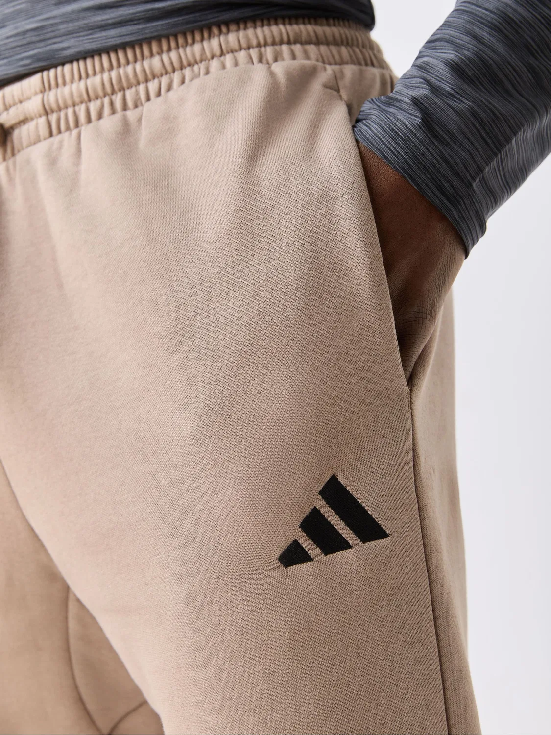 Джоггеры флисовые, Essentials Feelcozy adidas, бежевый — фото 4