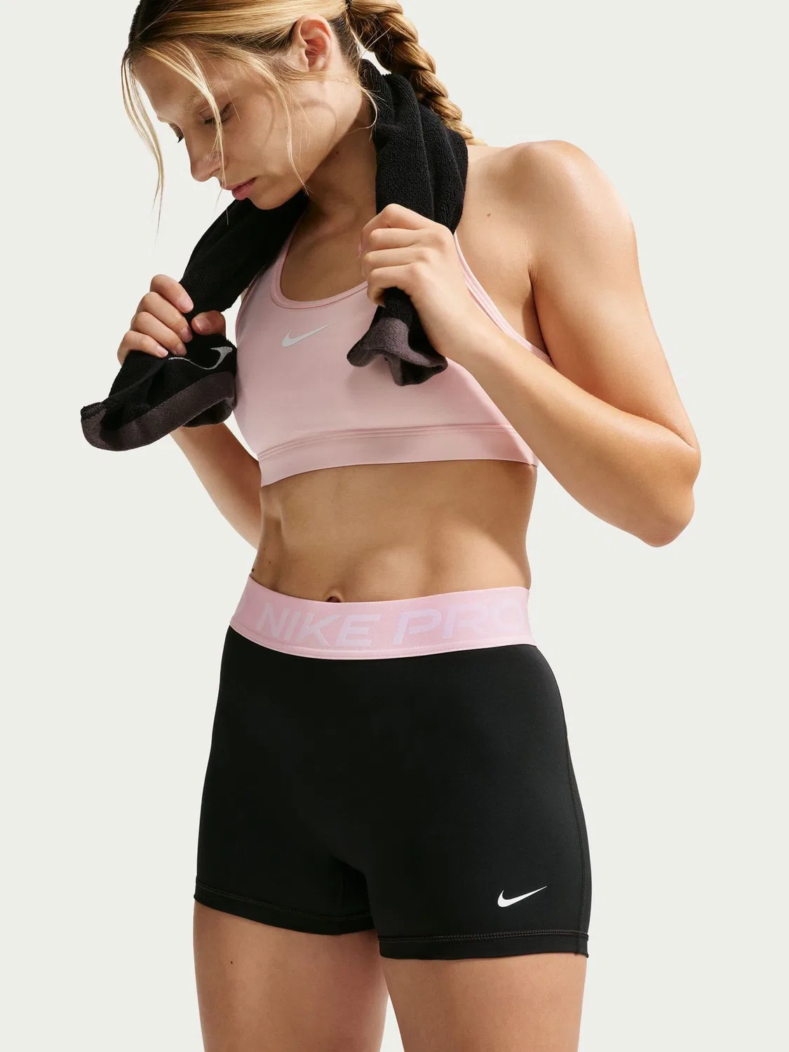 Велосипедки Nike Pro Mid-Rise 3" Biker Shorts, черный/розовый — фото 3