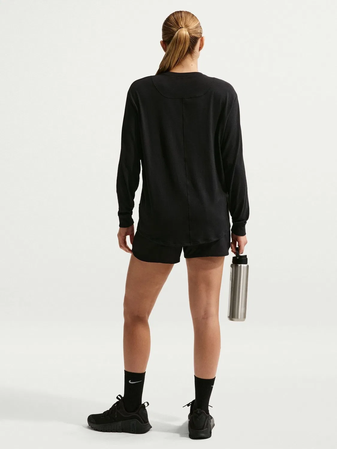 Футболка с длинным рукавом One Relaxed Dri-FIT Nike, черно-белая — фото 2