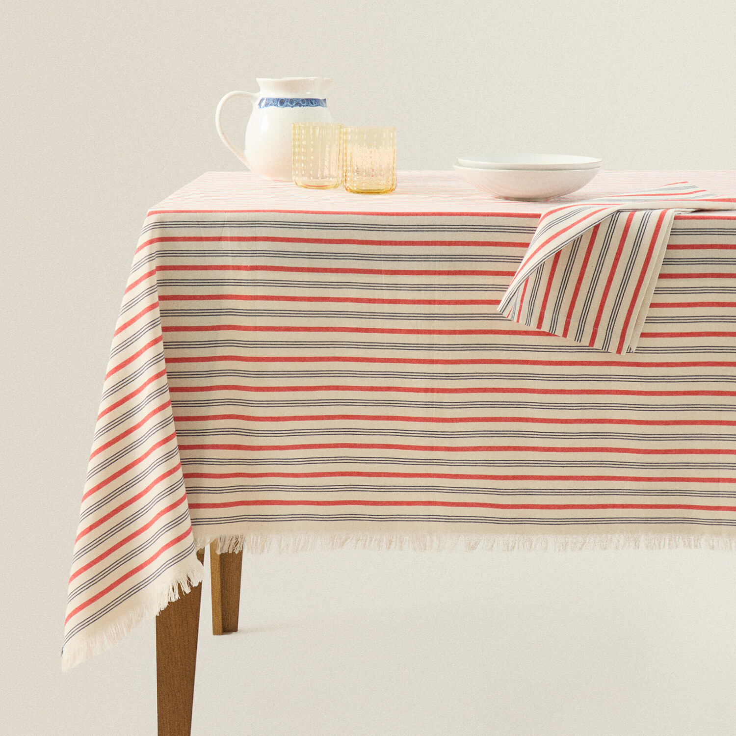 

Скатерть Zara Home Striped Cotton Jacquard