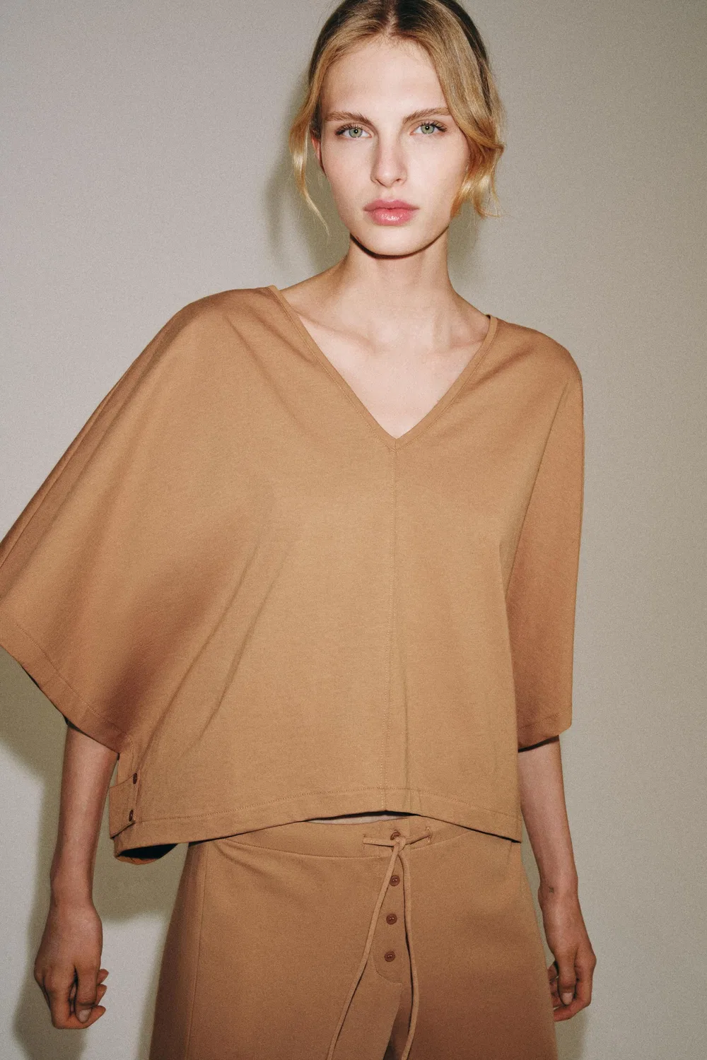 Хлопковая футболка в стиле накидки ZARA, Mid-camel — фото 2