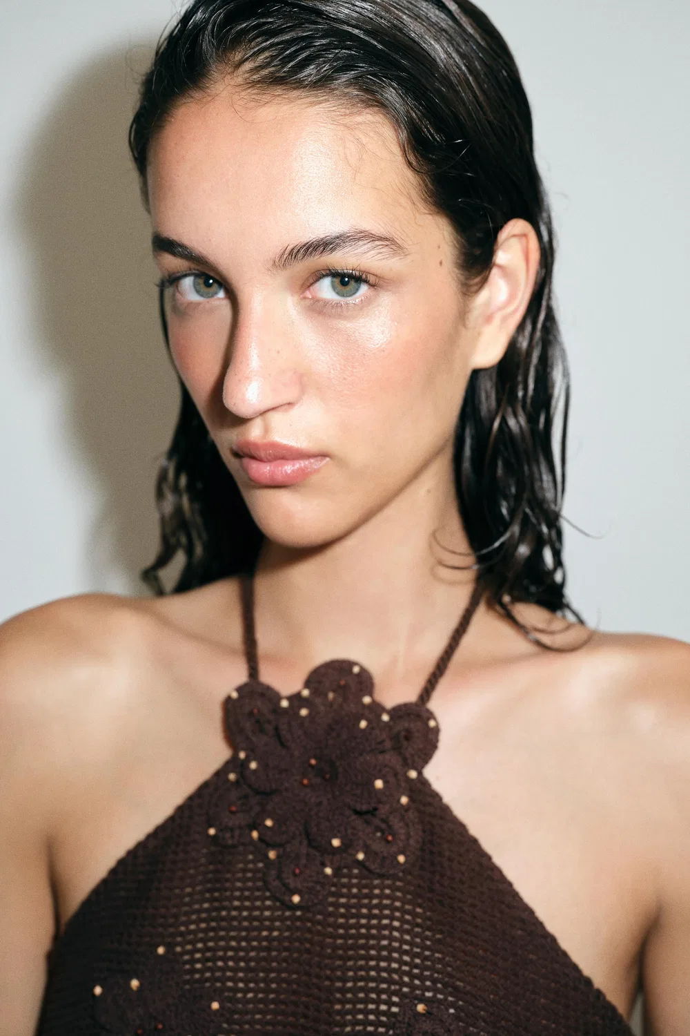Укороченный топ, связанный крючком и украшенный бисером. ZARA, Brown — фото 4