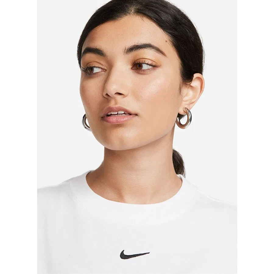 Женская футболка с круглым вырезом Nike FD4149-100-W Nsw Tee Essntl Lbr, Цвет Şehir, M — фото 3