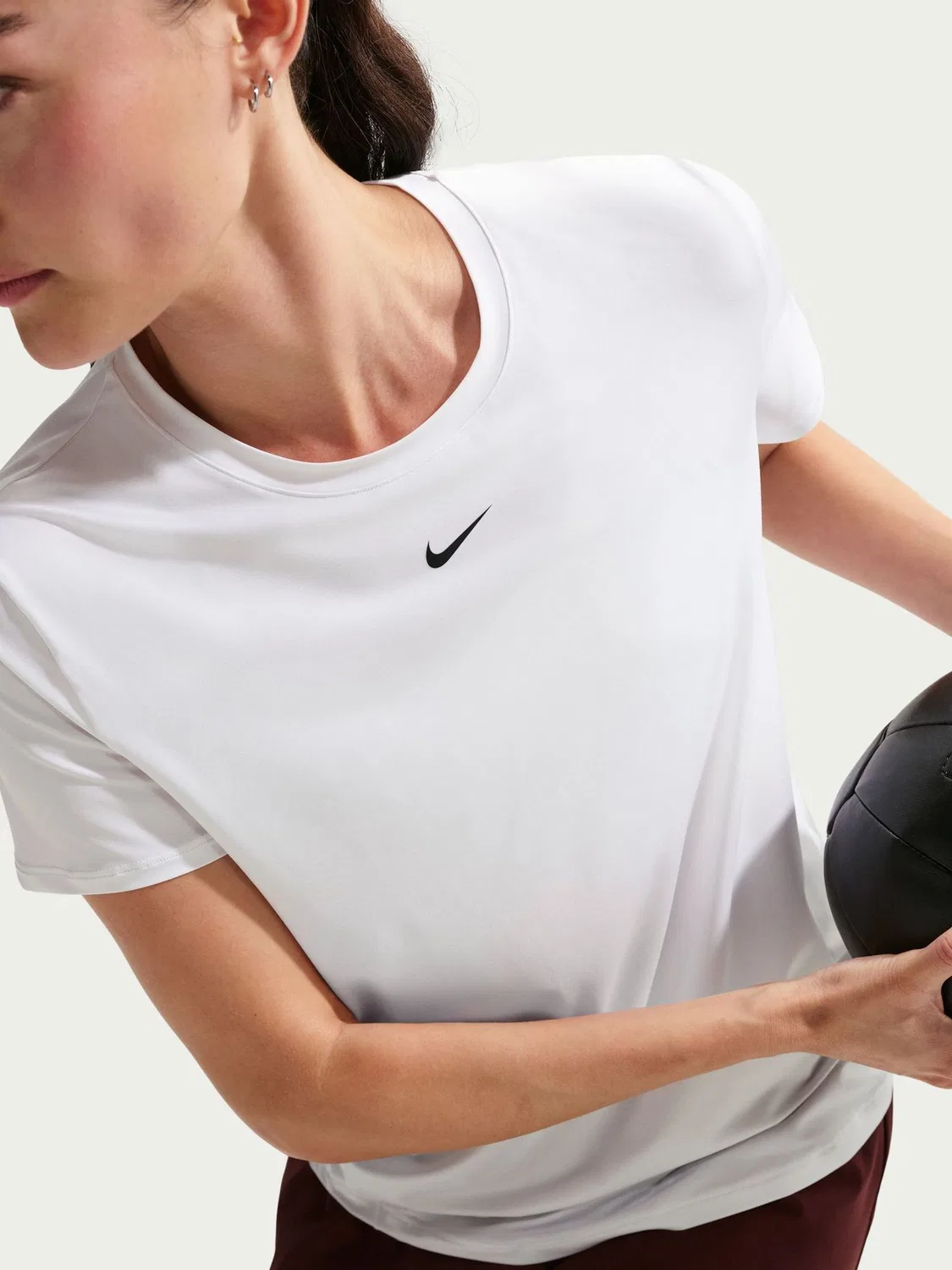 Футболка классическая Nike One Dri-FIT, белый — фото 4