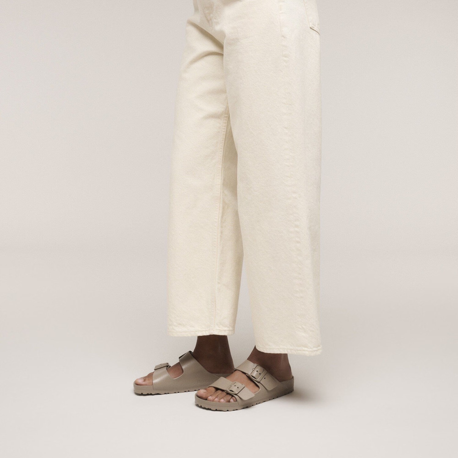 Сандалии Birkenstock Arizona Essentials EVA, серо-коричневый — фото 3