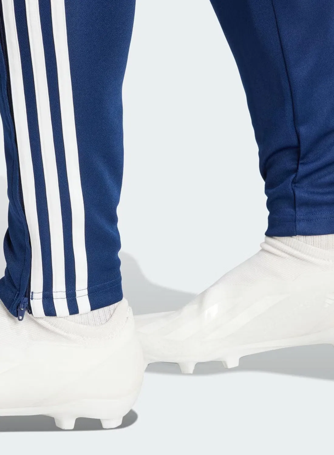 Штаны тренировочные с влагоотводящей технологией Tiro24 Adidas, темно-синий — фото 4